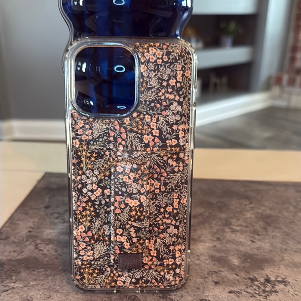 Walli 14 pro maxFloral Patterned Phone Case